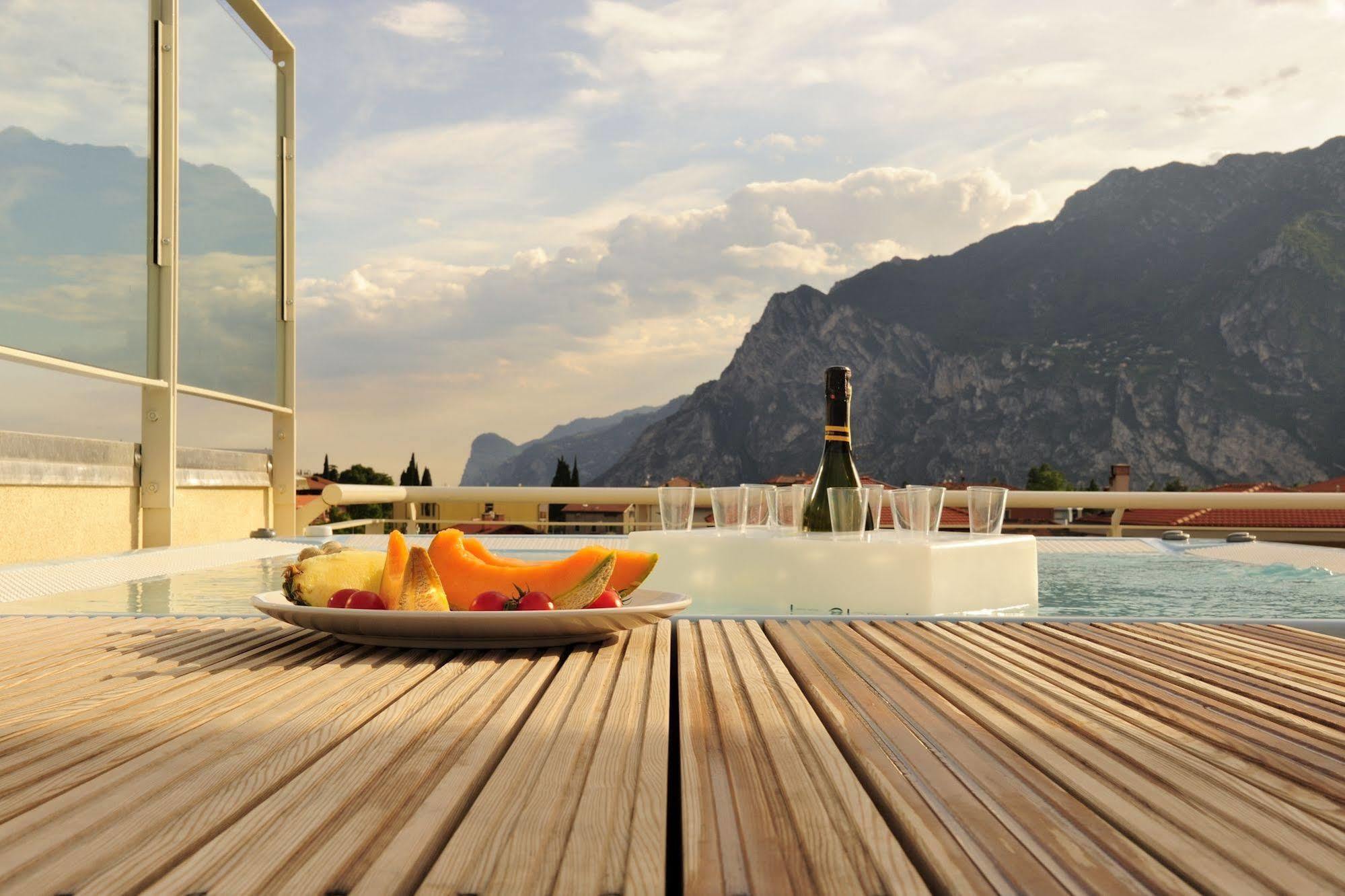Eco Hotel Bonapace Torbole Sul Garda Exterior foto