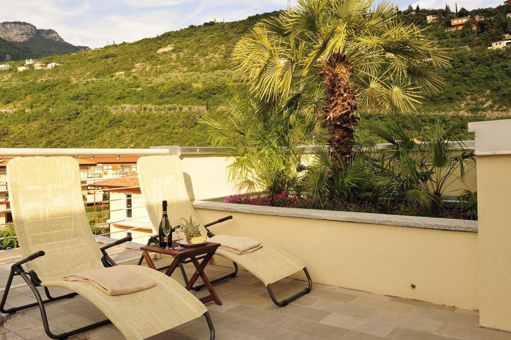 Eco Hotel Bonapace Torbole Sul Garda Exterior foto